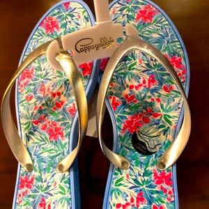Pappagallo flip flops size 9.  New